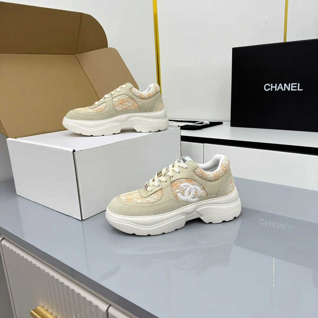 👟👟Ex-factory price 620👟👟 Chanel bread shoes ~ original calfskin panda shoes Chanel 25C latest hot style panda black and white sports shoes casual sneakers Xiaoxiang hot item classic black and white panda color coco girls must pay Fabric: original custom mixed sheepskin lining: original imported breathable mesh lining outsole: Original molded rubber + TPU combination Size: Women's 35-41